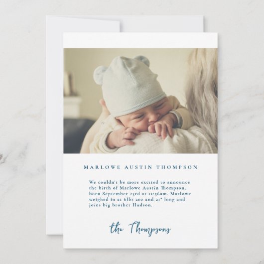 Klassieke Handgetekende Blauwe Gestreepte Geboorte Kaart (Achterkant)