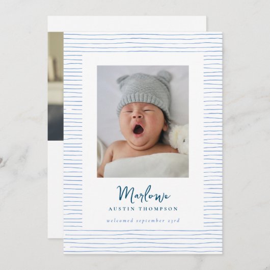 Klassieke Handgetekende Blauwe Gestreepte Geboorte Kaart (Voorkant / Achterkant)