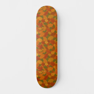 Klassieke herfstbladeren gemêleerd persoonlijk skateboard