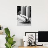 Klassieke hotdog met mosterd en ketchup poster (Thuiskantoor)