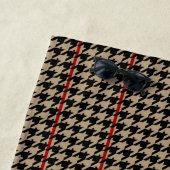 Klassieke Houndstooth Black, Tan & Red Beach Handd Strandlaken (In situ)