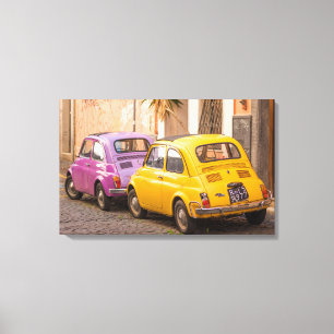 Klassieke italiaanse Fiat 500 auto's in Rome Itali Canvas Afdruk