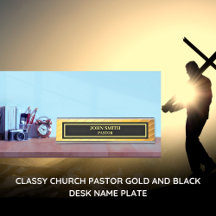 Klassieke kerk pastorgoud en zwart