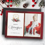 Klassieke Kerst Floral Crest Foto<br><div class="desc">Dit elegante en formele maar feestelijke vakantieontwerp is voorzien van klassieke handgetekende gouden bloemkam geaccentueerd door een kleurrijke spray van rode en witte kerstbloemen en evergreens. Deze aangepaste sjabloon bevat bewerkbare tekstvelden en fotomasjabloon,  een aangepaste kalligrafietekstafbeelding en een luxe rode verloopachtergrond.</div>