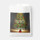 Klassieke kerstboom met rode ballen op donkergrijs bedankzakje (Voorkant)