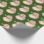 Klassieke  kerstman die in groene BG wint Cadeaupapier (Hoek)