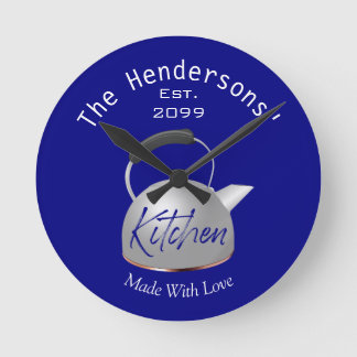 Klassieke keuken gemaakt met Love Wall Clock Ronde Klok