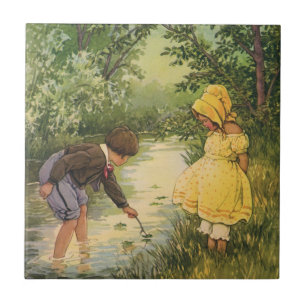 Klassieke kinderen, jongen en meisje spelen bij be tegeltje