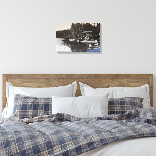 Klassieke Lake Cabin Canvas Afdruk (Insitu (Slaapkamer))