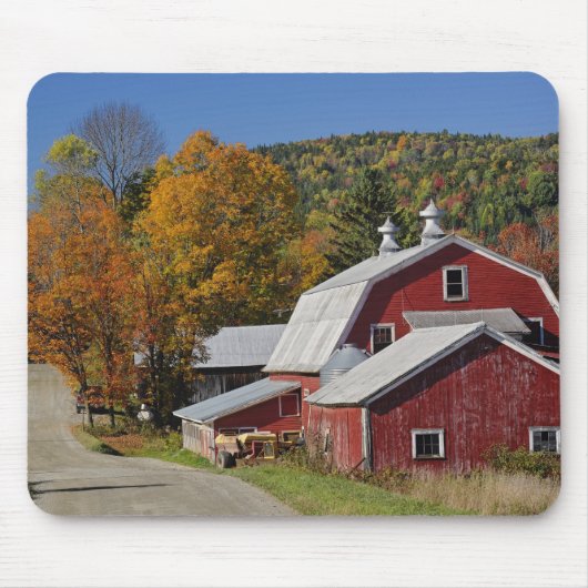 Klassieke landelijke schuur en weg, Witte berg Muismat (Voorkant)