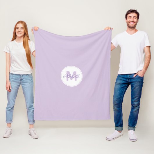 Klassieke Lilac Naam en Monogrammed Medaillon Fleece Deken (In situ)