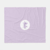 Klassieke Lilac Naam en Monogrammed Medaillon Fleece Deken (Voorkant (Horizontaal))