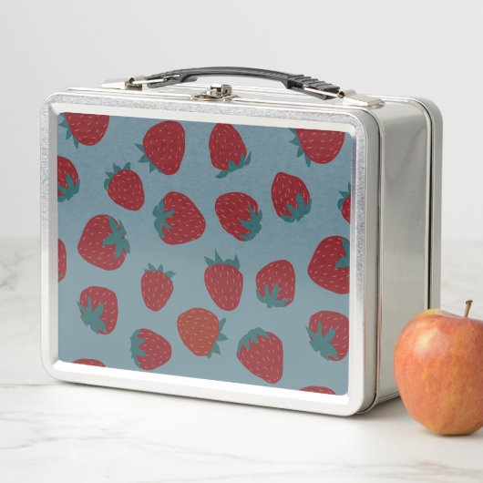 Klassieke lunchbox met aardbeien op turquoise (In situ)