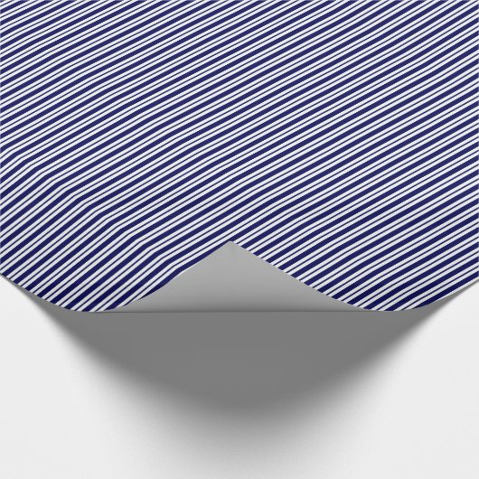 Klassieke marine Blue White Uneven Stripe Pattern  Cadeaupapier (Hoek)