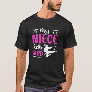 Klassieke Mijn nichtje geeft harde karatetrappen t T-shirt