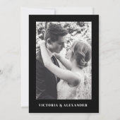 Klassieke minimalistische zwart-wit foto bruiloft save the date (Achterkant)