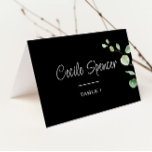 Klassieke minimalistische zwarte Eucalyptus bruilo Plaatskaartje<br><div class="desc">Deze klassieke,  minimalistische eucalyptus zwarte trouwplaatskaart is perfect om een ritueel te complimenteren. Het ontwerp is voorzien van een prachtig lettertype voor kalligrafie en een groene waterverf eucalyptus in een donkere achtergrond.</div>