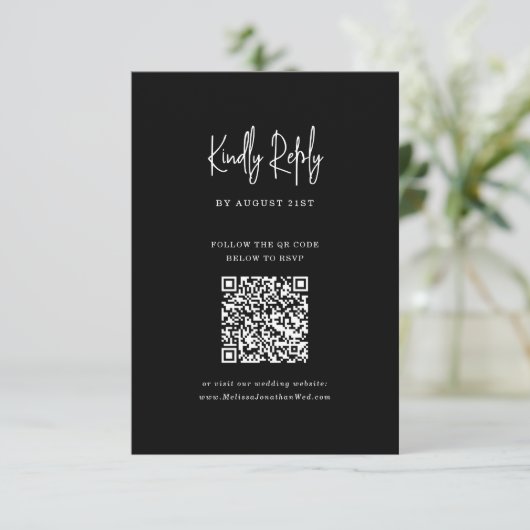 Klassieke minimalistische zwarte QR code script br RSVP Kaartje (Staand voorkant)