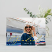 Klassieke moderne gouden kalligrafie afstudeerfees folie uitnodiging (Staand Voorkant)