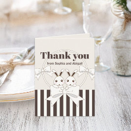 Klassieke moderne malse cartoon tweeling konijn me bedankkaart