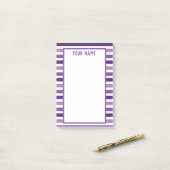 Klassieke moderne naam Paarse en witte strepen Post-it® Notes (Op bureau)