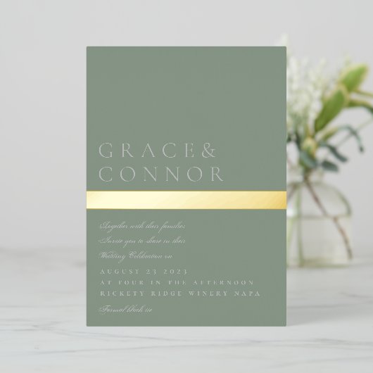Klassieke Moderne Sage Groene Gouden Streep Bruilo Folie Uitnodiging (Staand Voorkant)