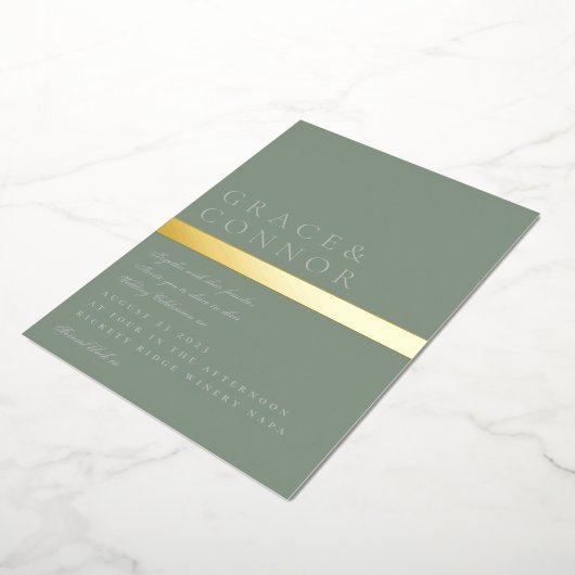 Klassieke Moderne Sage Groene Gouden Streep Bruilo Folie Uitnodiging (Gedraaid)