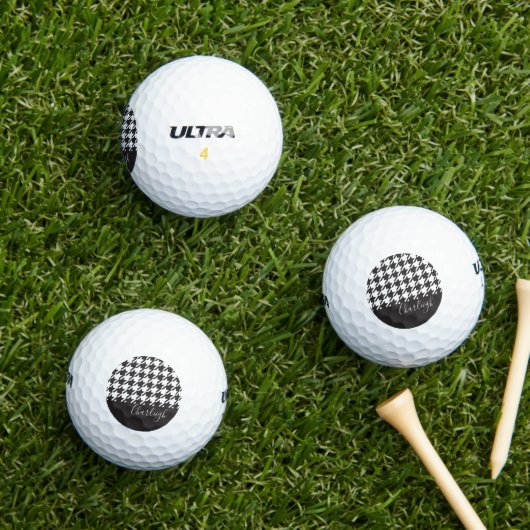 Klassieke moderne zwarte en witte hond golfballen (Insitu Gras)