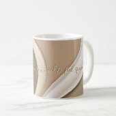 Klassieke mok in stijlvolle abstracte vormgeving (Voorkant rechts)