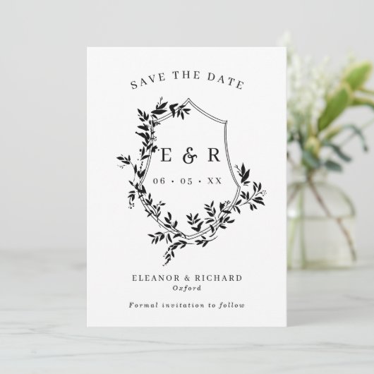 Klassieke Monogram Crest Zwart & Wit Bruiloft Save The Date (Staand voorkant)