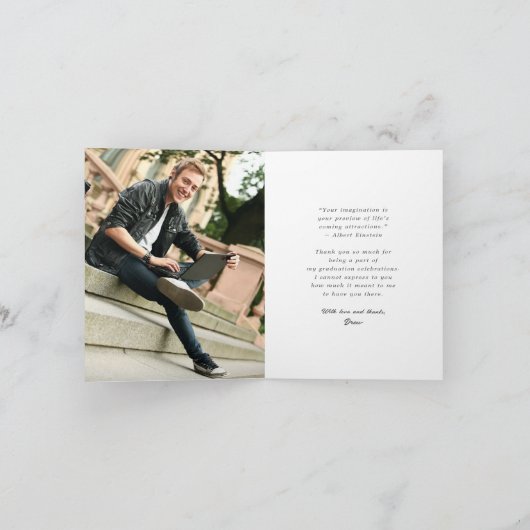 Klassieke monogram D Graduation Cap Modern Foto Bedankkaart (Binnen)