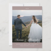 Klassieke Monogram Elegant Script Twee foto bruilo Save The Date (Voorkant)