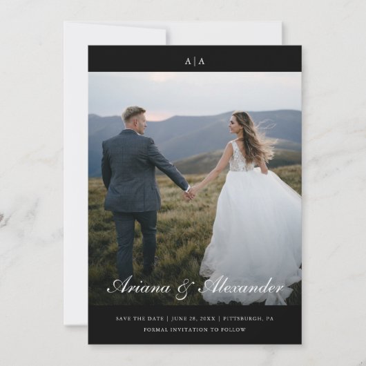 Klassieke Monogram Elegant Script Twee foto bruilo Save The Date (Voorkant)