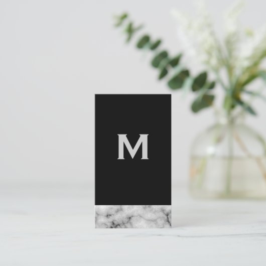 Klassieke monogram op zwarte en marmertrim visitekaartje (Staand voorkant)
