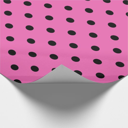 Klassieke, mooie, elegante roze & zwarte stippen cadeaupapier (Hoek)