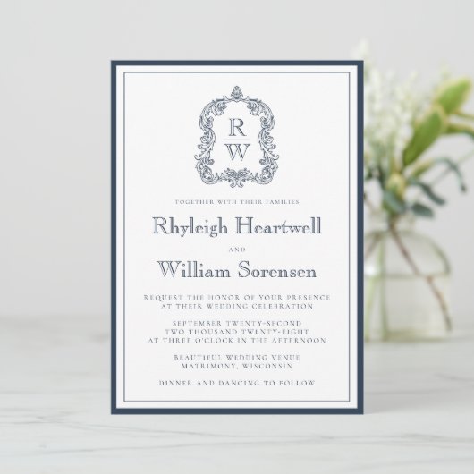 Klassieke Navy Blue Monogram Crest White Wedding Kaart (Staand voorkant)