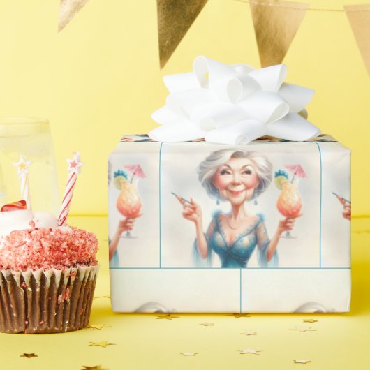 Klassieke oude dame met een cocktail cadeaupapier (Verjaardagsfeest)