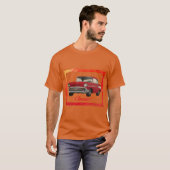 Klassieke oude rode auto die op T-shirts schildert (Voorkant volledig)