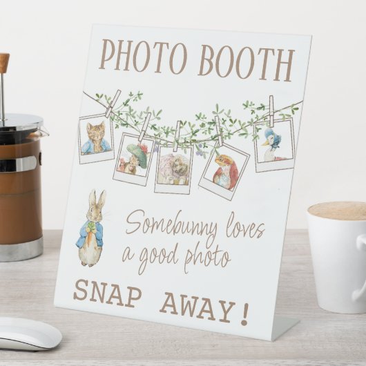 Klassieke Peter het Konijn Baby Photo Booth Sign Reclamebord Met Voetstuk (Insitu)