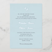 Klassieke Poeder Blauw Monogram Elegante Huwelijk Folie Uitnodiging (Voorkant)