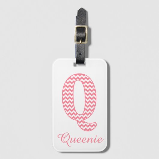 Klassieke Preppy Roze Chevron Letter Q Monogram Bagagelabel (Voorkant (verticaal))