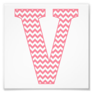 Klassieke preppy roze Chevron Letter V Monogram Foto Afdruk