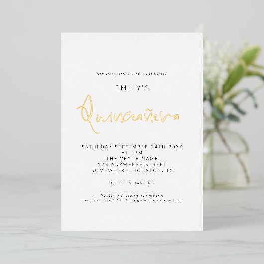 Klassieke Quinceanera Moderne Script Echte Folie U Uitnodiging (Staand Voorkant)