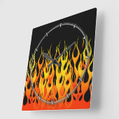 Klassieke raceflames op Solid Black Vierkante Klok (Hoek)
