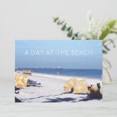 Klassieke Retro Beach, Blue Ocean Yellow mbrellas Save The Date (Staand voorkant)