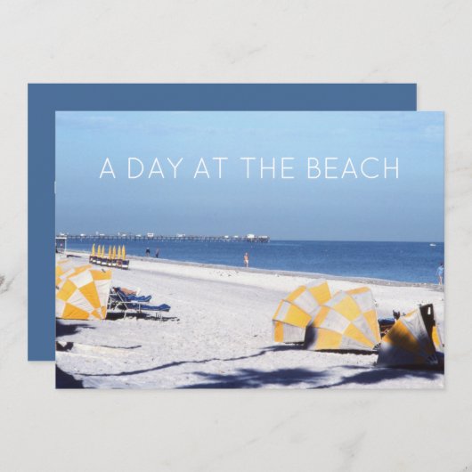 Klassieke Retro Beach, Blue Ocean Yellow mbrellas Save The Date (Voorkant / Achterkant)