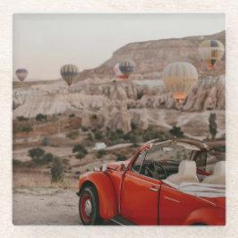 Klassieke rode auto die warme luchtballonnen kijk glazen onderzetter