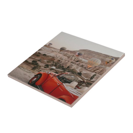 Klassieke  rode auto die warme luchtballonnen kijk tegeltje (Zijkant)