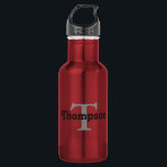 Klassieke Rode Gepersonaliseerde Zwarte Monogram N Waterfles<br><div class="desc">Klassieke,  stijlvolle monogrammed naam,  Initiaal of je eigen tekst,  Red Personalized Stainless Steel Water Bottle. Deze sjabloon maakt het voor u gemakkelijk om uw eigen tekst en kleur aan te passen.</div>
