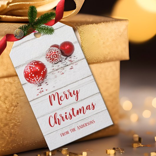 Klassieke rode kerstballen en sterren Vrolijk kers Cadeaulabel